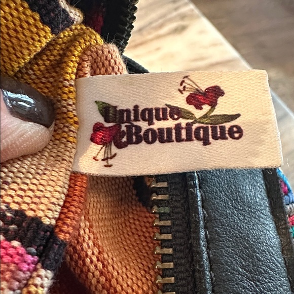 Guatemalan Huipil Embroidered fabric and leather tote - Picture 8 of 10